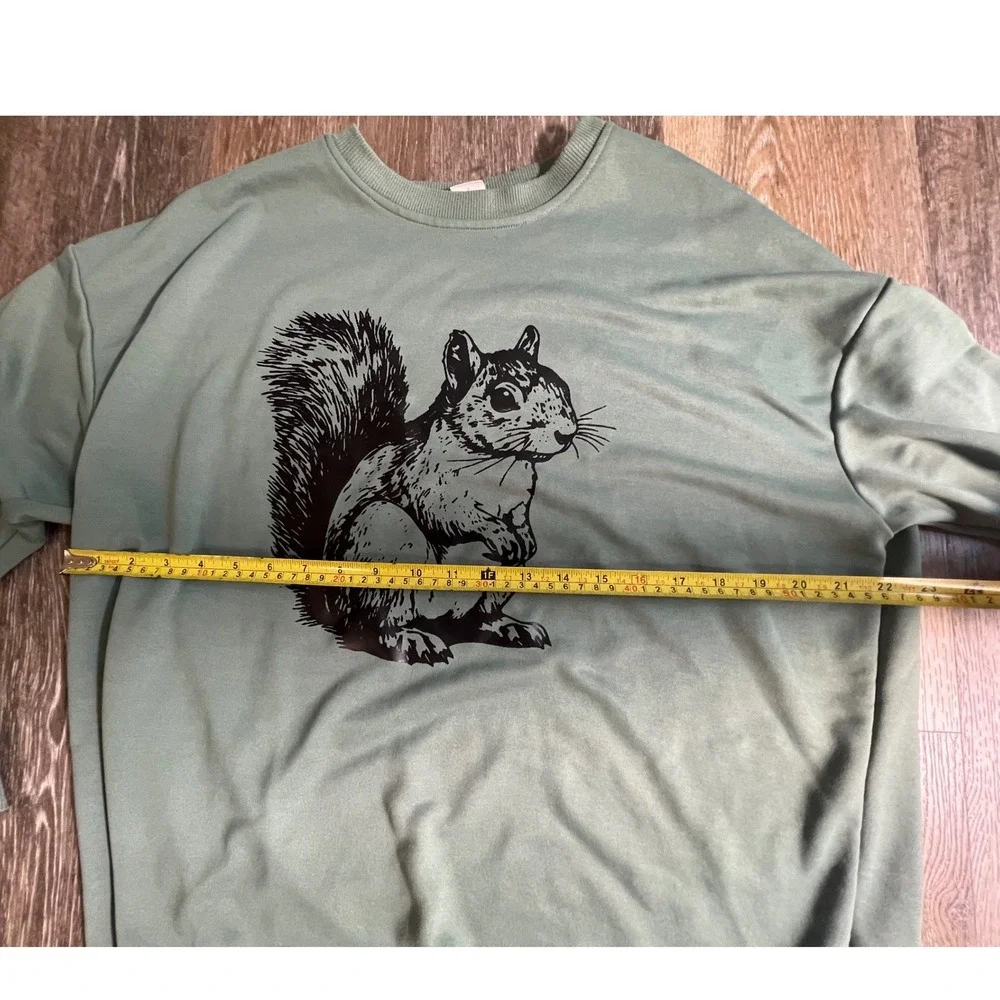 Sweatshirt Mens XXL Green Squirrel Graphic Crewneck Long Sleeve